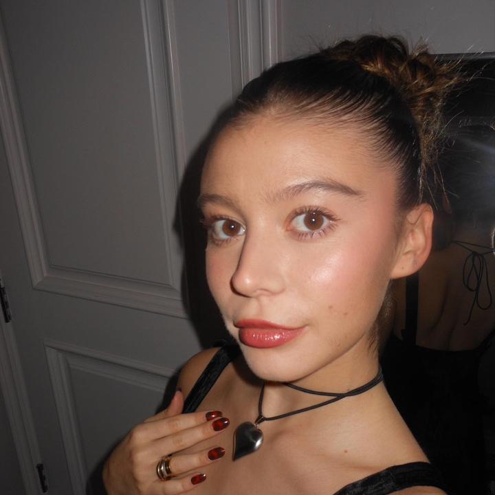 Genevieve Hannelius on Tiktok: Recreating Iconic Memes Year's Later