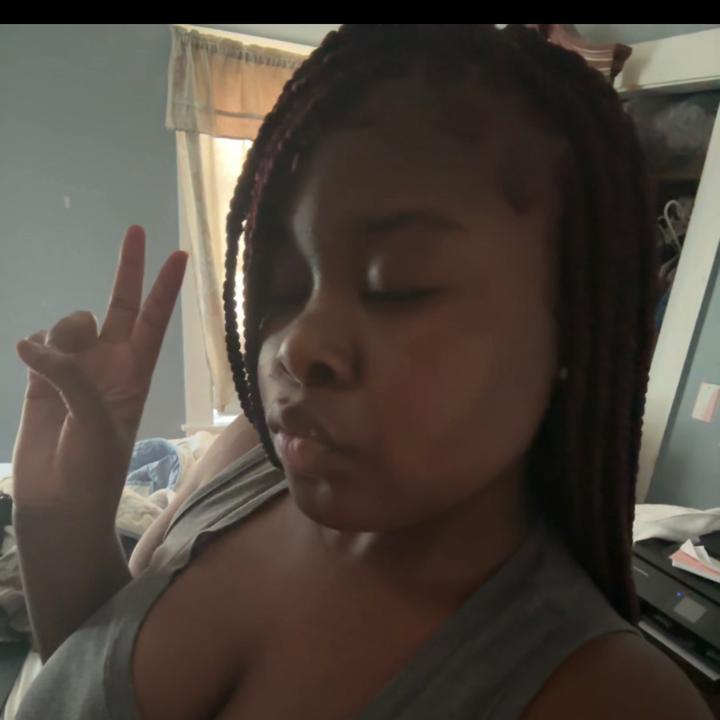 @whos_.e